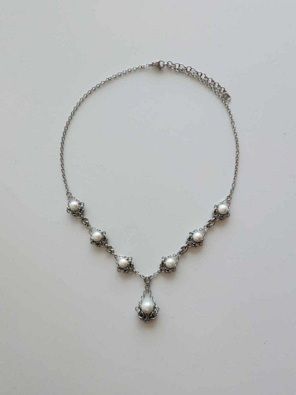 Victorian style white pearl and silver elegant necklace - Picture 5 of 10